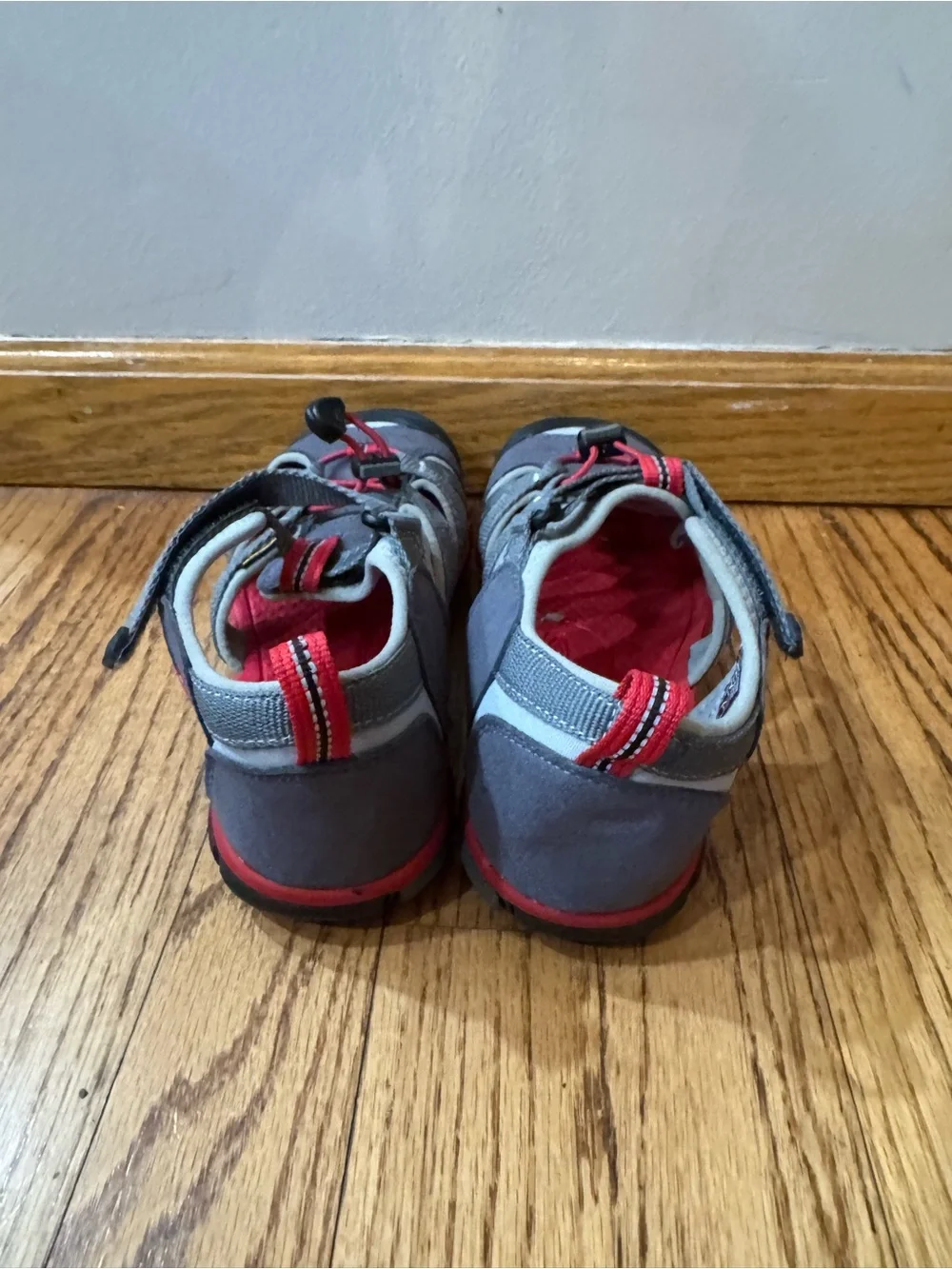 KEEN Seacamp II CNX Magnet/Racing Red Sandals - Youth Size 4